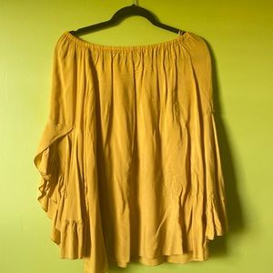 Bell sleeve top 💛- Sz M